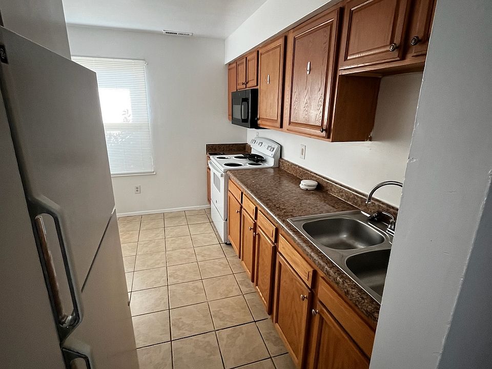 1st image of 4604 Greenwood Dr