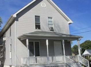 933 Wheeler St #LU, Woodstock, IL 60098