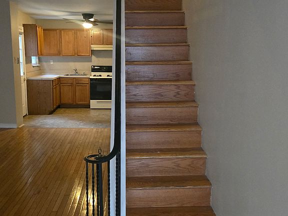 Open floor living room to bedrooms and bathroom