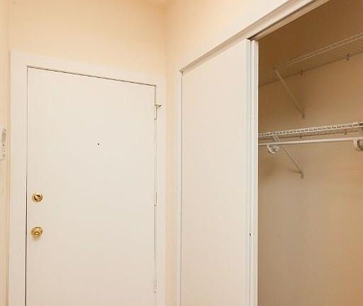 5th image of 2510 N Lincoln Ave