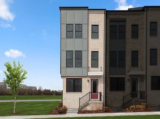 2694 River Birch Rd, Herndon, VA 20171