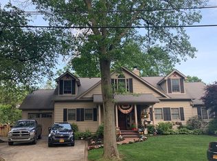 83 Hedgerow Ln, Commack, NY 11725