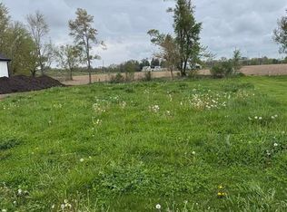 250 Knoll Ridge Dr, Hills, IA 52235