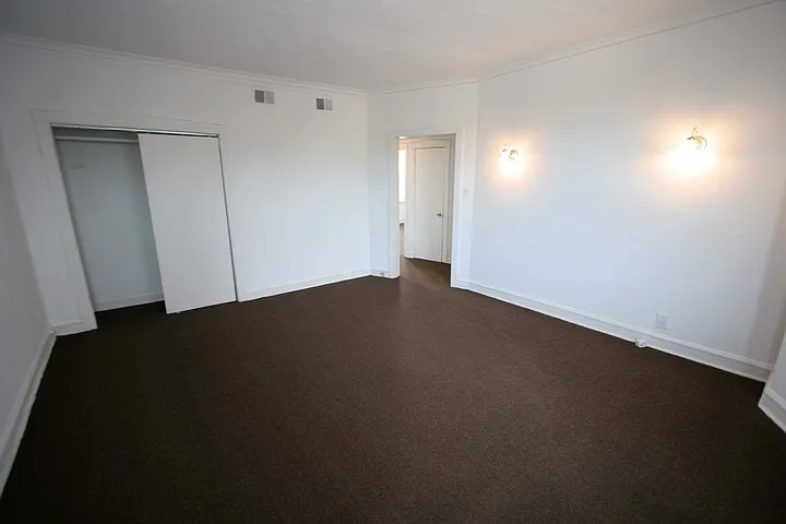 925 East 46th Street — Photo 31