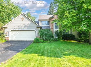 6338 Almond Ln, Clarkston, MI 48346