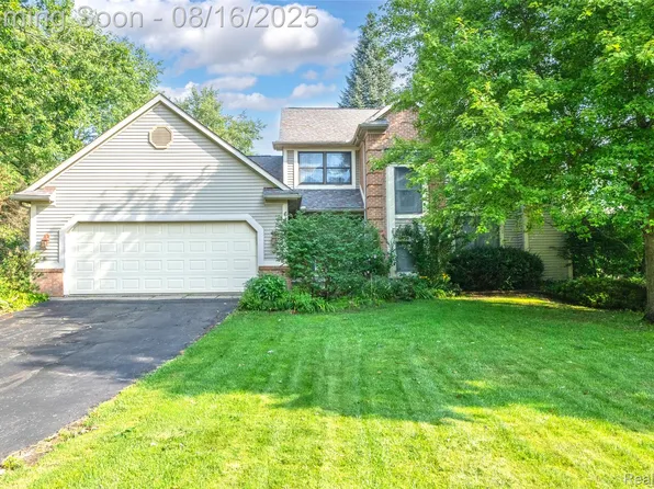 6338 Almond Ln, Clarkston, MI 48346