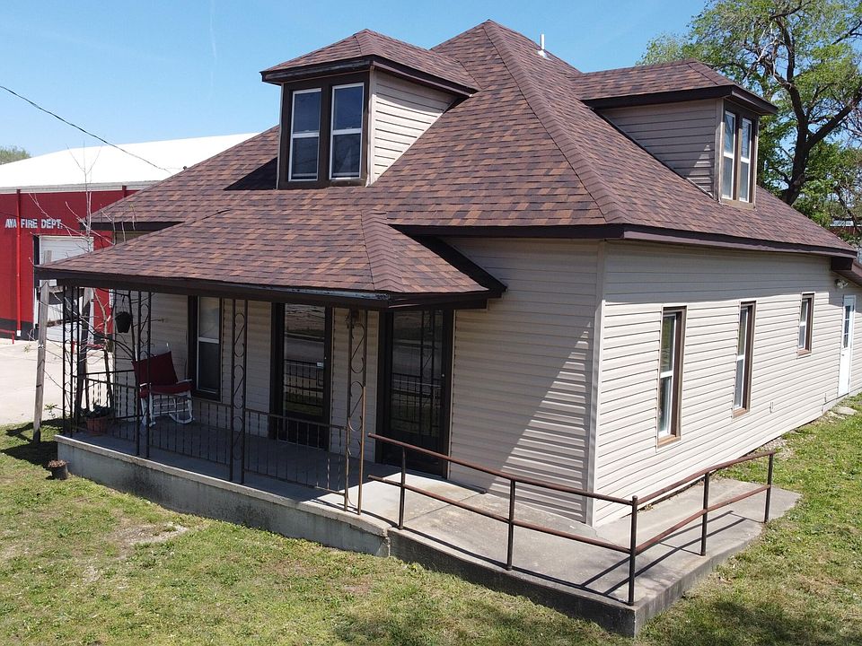 1st image of 902 N Jefferson Street