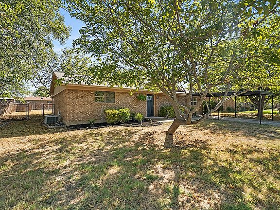 3rd image of 3919 Crestridge Dr