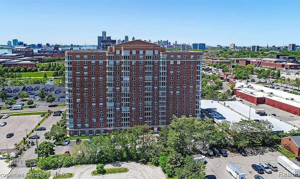 250 E Harbortown Dr #901