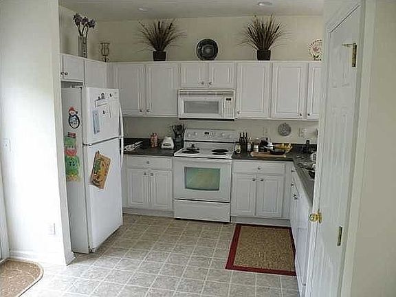 3rd image of 2874 Woodland Park Dr