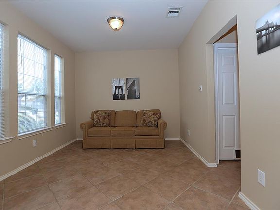 5th image of 9623 Oxford Grove Dr
