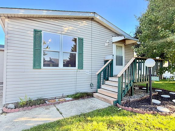 3rd image of 452B Meadowlark Cir