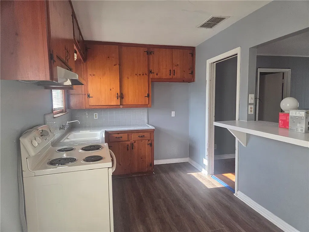 3 bed, 1.5 bath, 1015 sqft, $1,500 — Photo 4