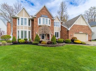 255 Quail Hollow Ln, East Amherst, NY 14051