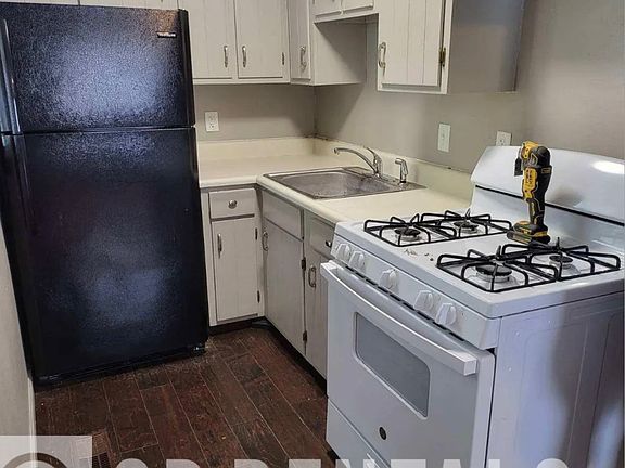 3rd image of 1532 E Donald St