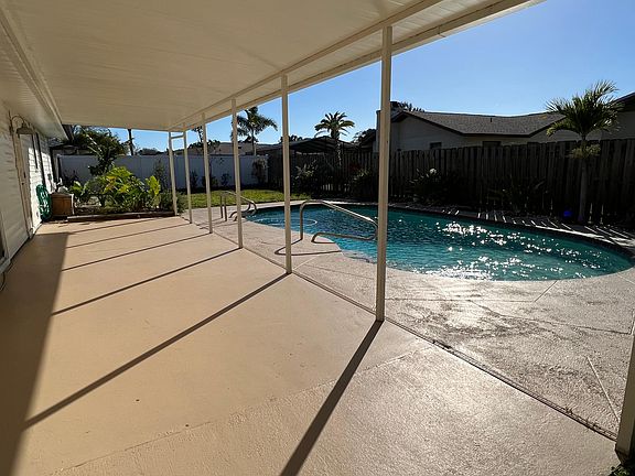 2nd image of 5450 Creeping Hammock Dr