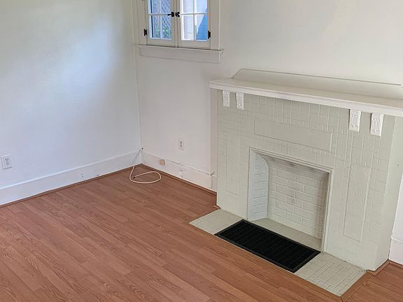 2nd image of 118 E Fern Ave