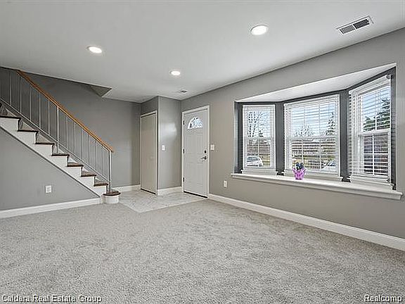 5th image of 19527 Dartmouth Pl