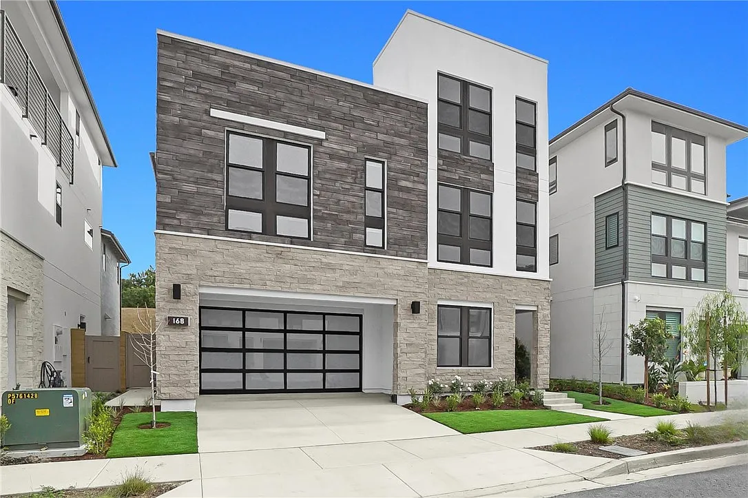 Building Photo - 168 Creation St