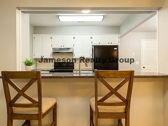 4th image of 916 Brookhurst Blvd