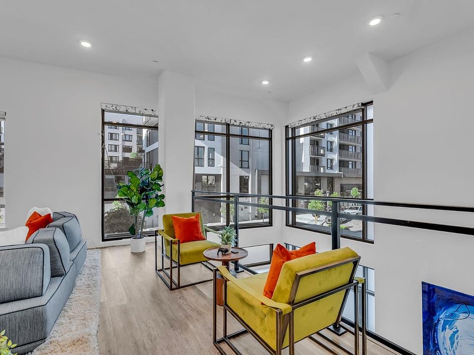 1st image of 3578 Rambla Pl #129