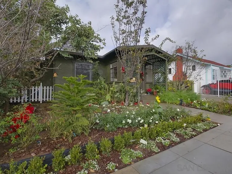 3970 Harney St — Photo 3