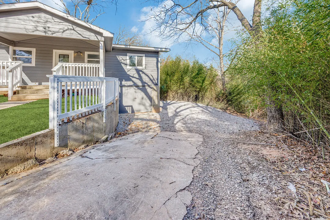 381 Hiland Acres Cir — Photo 3