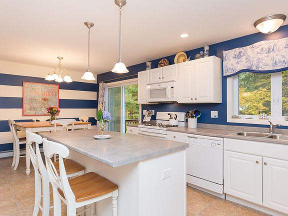 Eat in kitchen with island