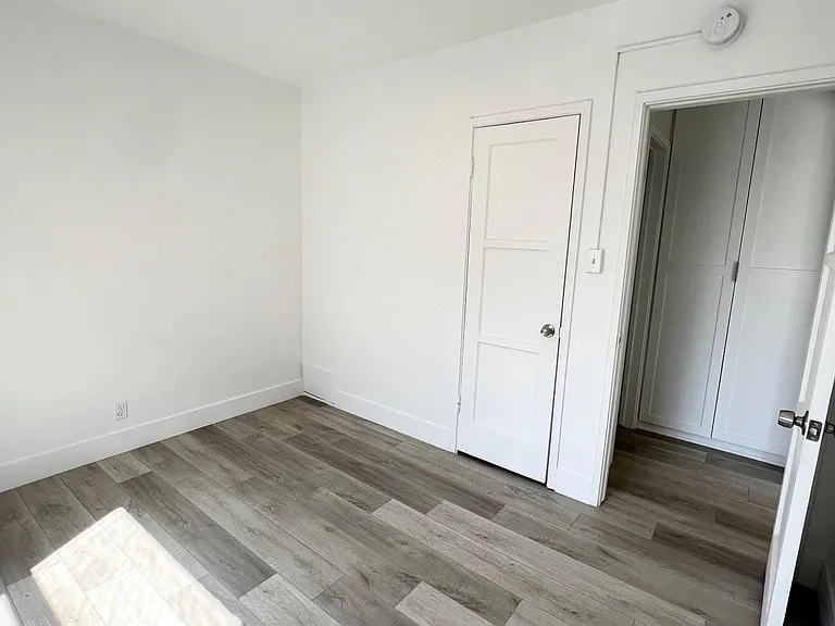 7911 Blackburn Avenue — Photo 9