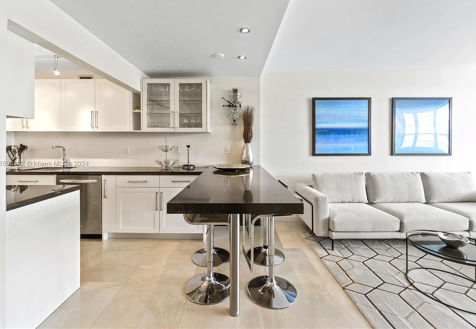 The Decoplage Condo — Photo 4