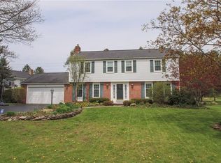 4 Hunters Pointe, Pittsford, NY 14534