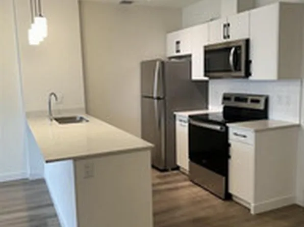 825 8th Ave SW, Calgary, AB