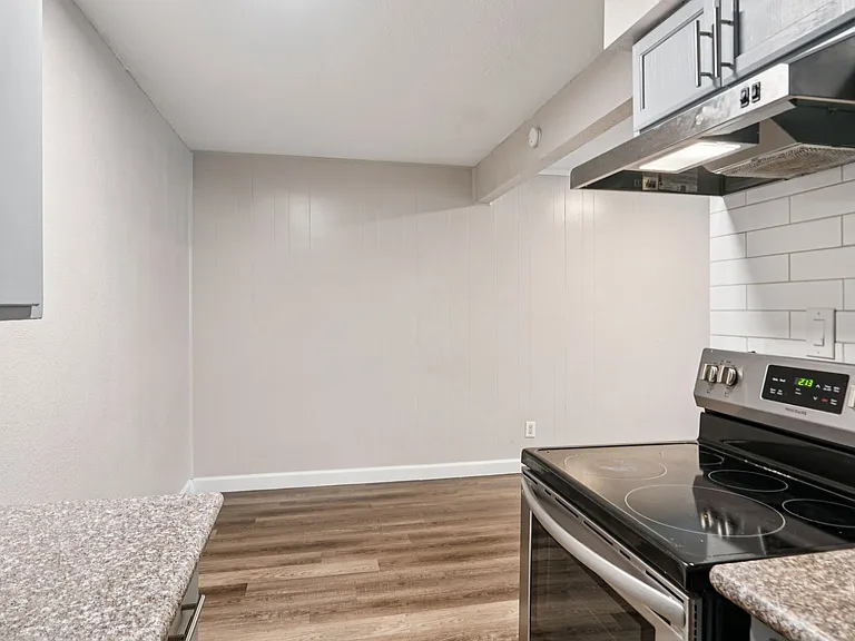 Loft on Louise — Photo 41
