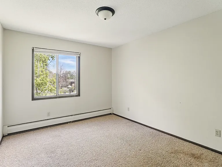 North Shore Apartments — Photo 13