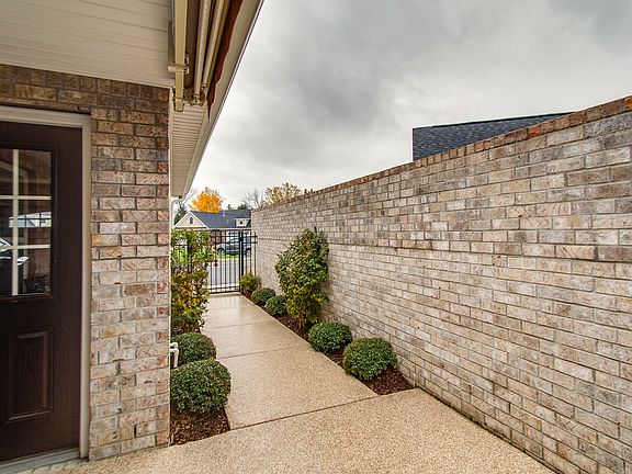 5th image of 395 Devon Chase Hl Unit 3601