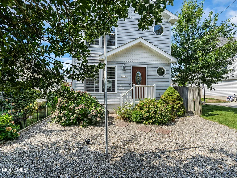 143 Lake Ave — Photo 17