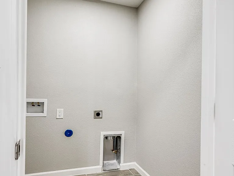 10028 Cross St — Photo 32