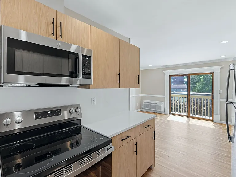 1 Coles Ave #1C — Photo 4
