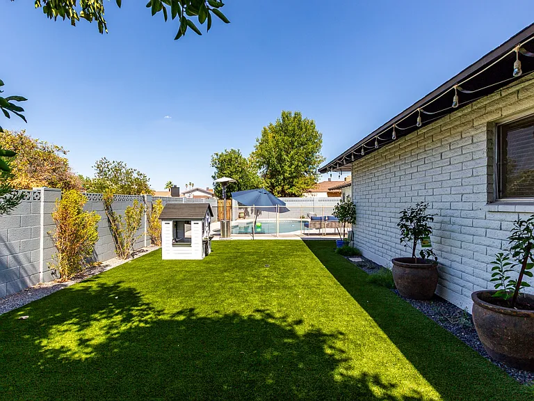 2042 E Laguna Dr — Photo 18