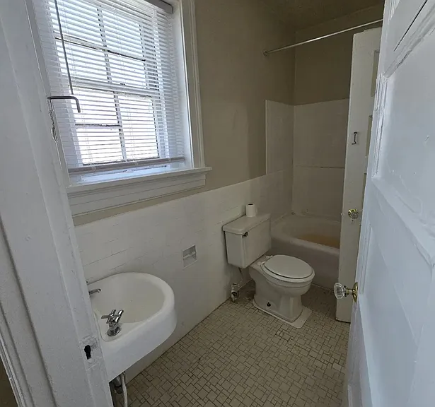 608 N Arthur Ashe Blvd — Photo 2