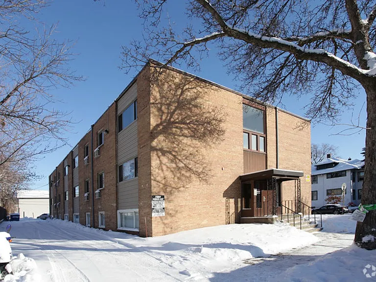 327 University Ave SE — Photo 13