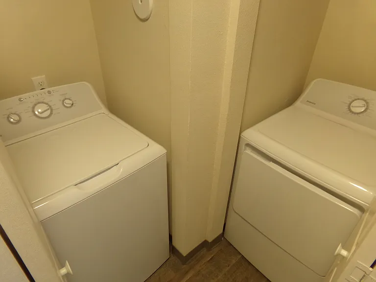 Crossroads Apartments — Photo 13