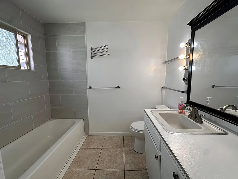 628 S University St — Photo 15