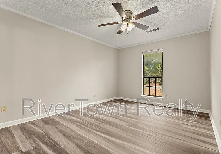 4585 Berrypick Ln S — Photo 15