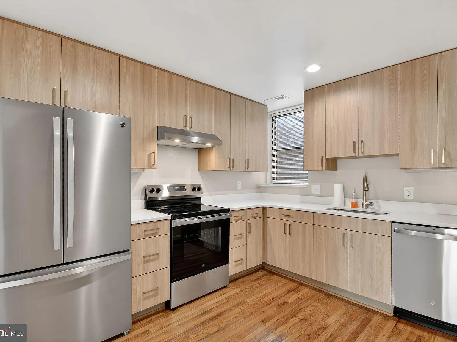 4 bed, 3.0 bath, 3111 sqft, $6,900 — Photo 4