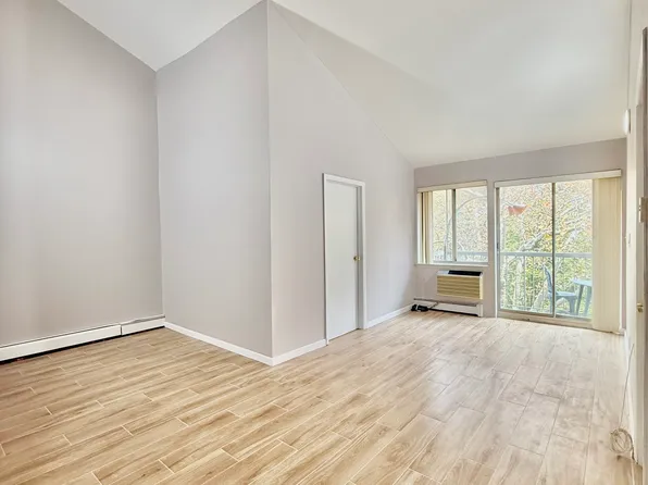 76-16 Grand Central Parkway image 9 of 10