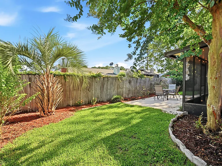 13123 Leatherleaf Dr S — Photo 32