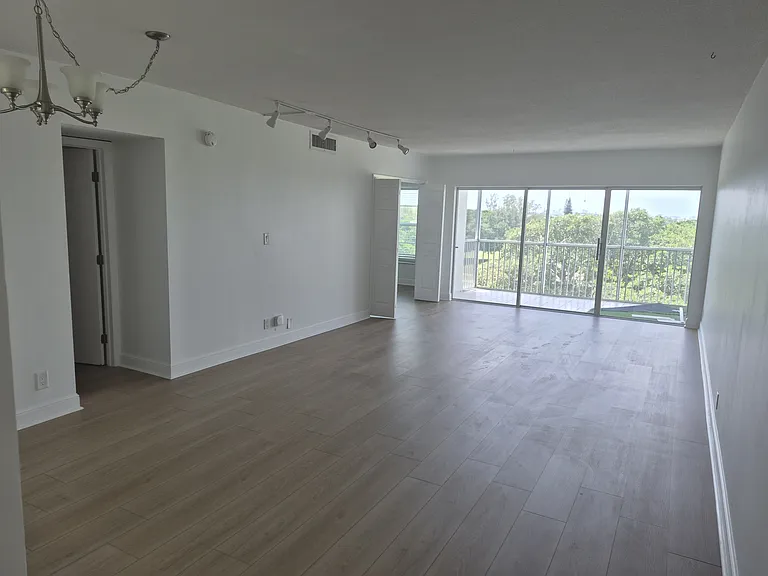 3050 N Palm Aire Dr #702 — Photo 41