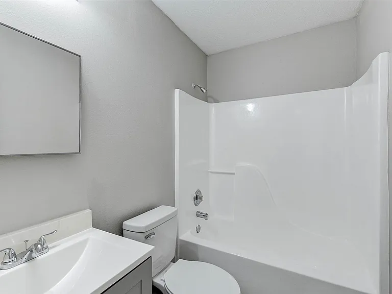7815 Barnhill Dr — Photo 21