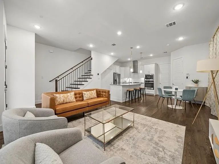 8045 Cornelius Dr — Photo 3